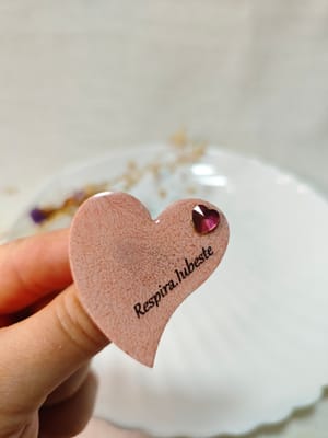 ❤️🌸 Manifest pentru Liniște:Broșă mesaj personalizat - Thumbnail 1